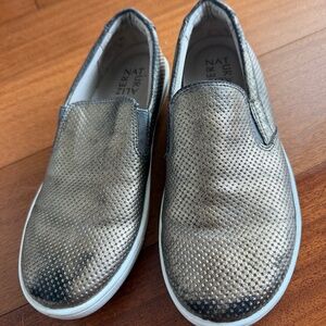 Naturalizer Ava Slip-On Sneakers 7.5 Metallic Gold